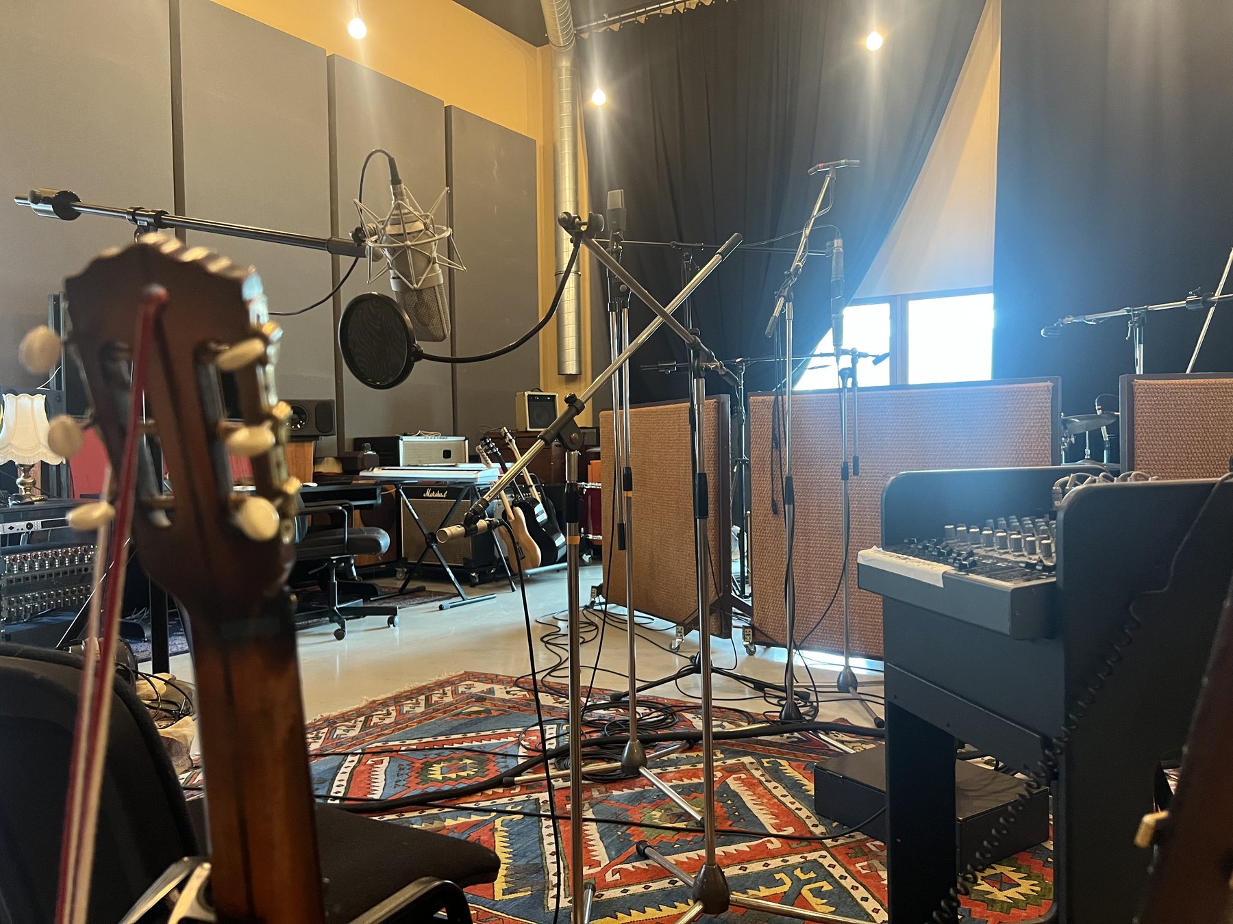 Microphone setup in the live room for the Dorsy recording, image 4 of 11